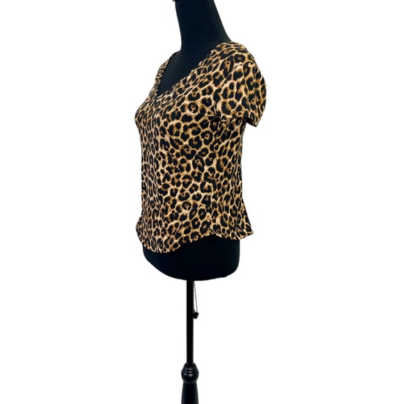 Leopard Print V-Neck Crop Top - Picture 2 of 5